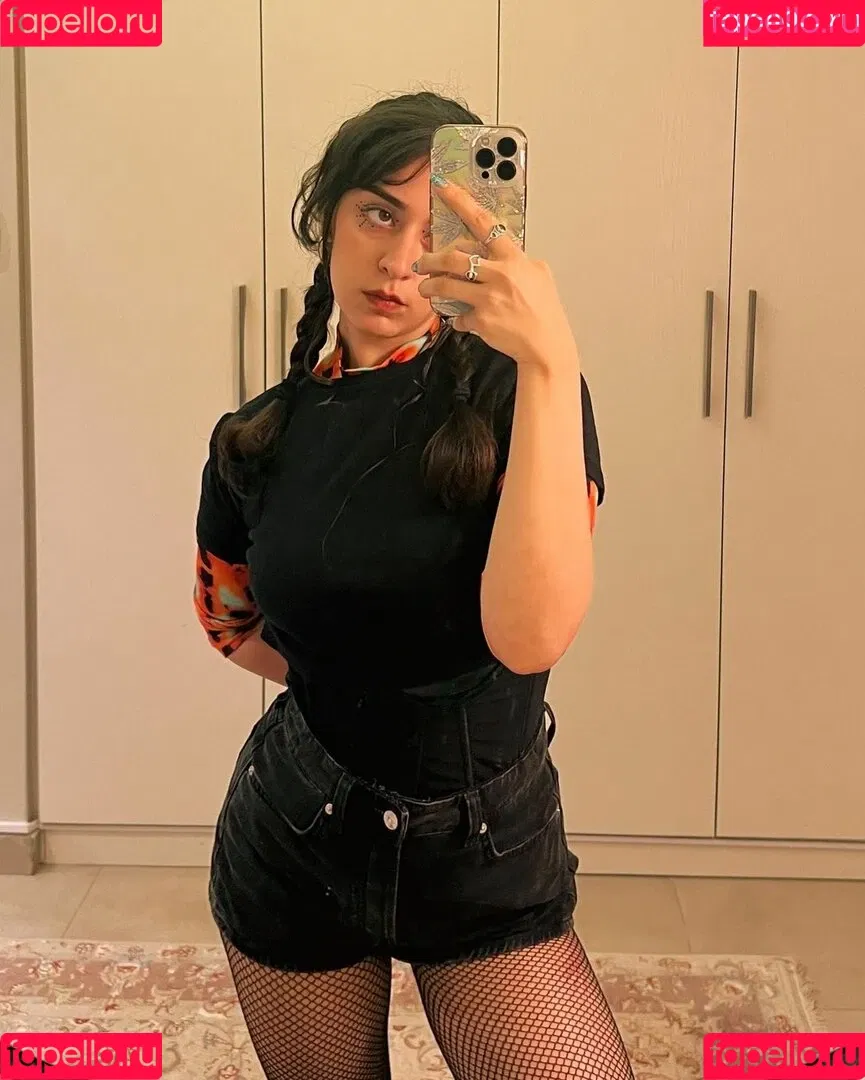 Sayna Soleimanpour Onlyfans Photo Gallery 