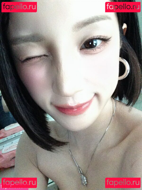 Song Yuqi Nude Onlyfans Photo 12