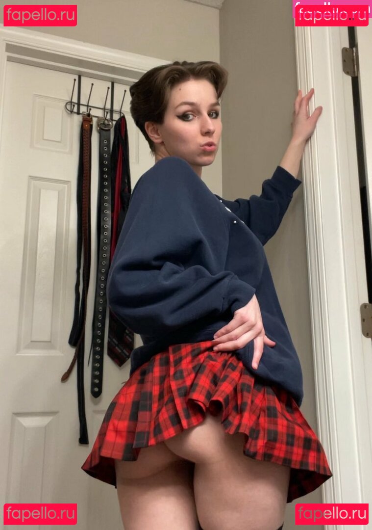 ComfyGrimRose Nude Onlyfans Photo 15