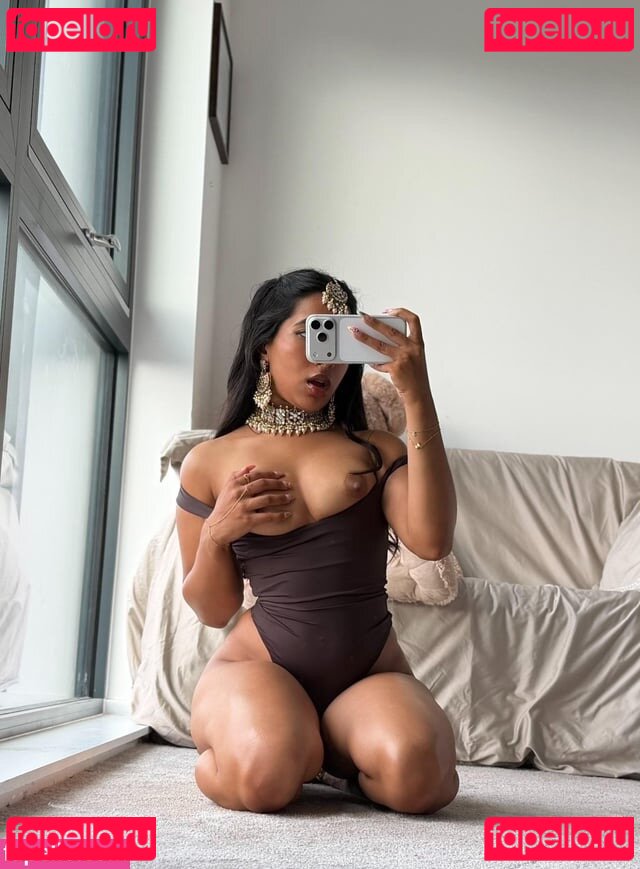Amira Khan Nude Onlyfans Photo 14