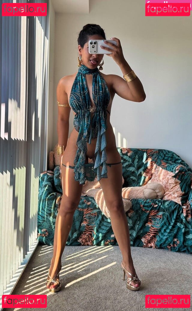 Amira Khan Nude Onlyfans Photo 6