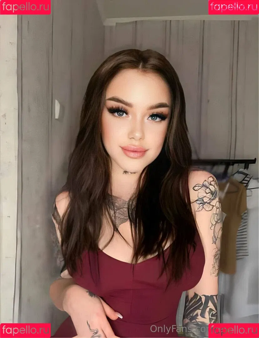 emilage Onlyfans Photo Gallery 