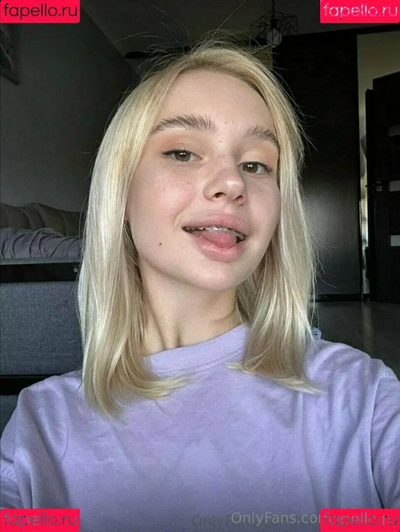 emilage Onlyfans Photo Gallery 