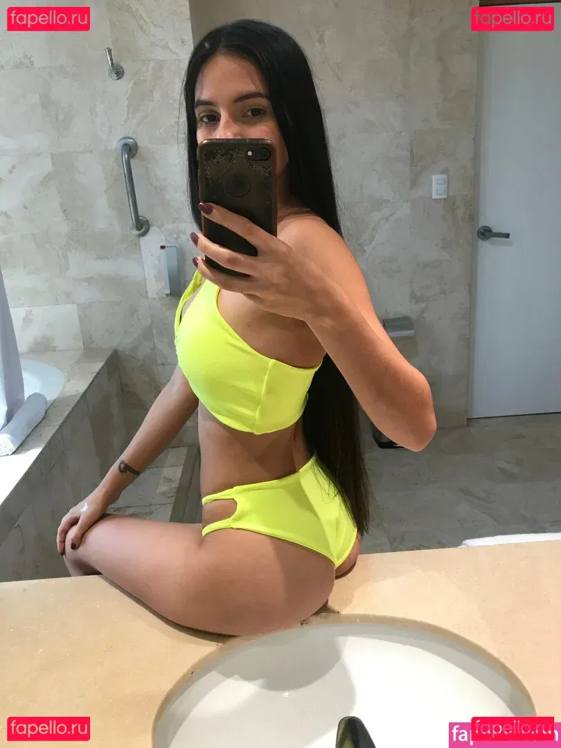 gomitaa18 Onlyfans Photo Gallery 