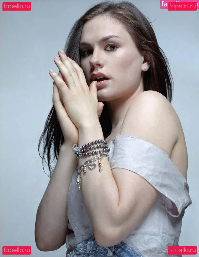 Anna Paquin Onlyfans Photo Gallery 