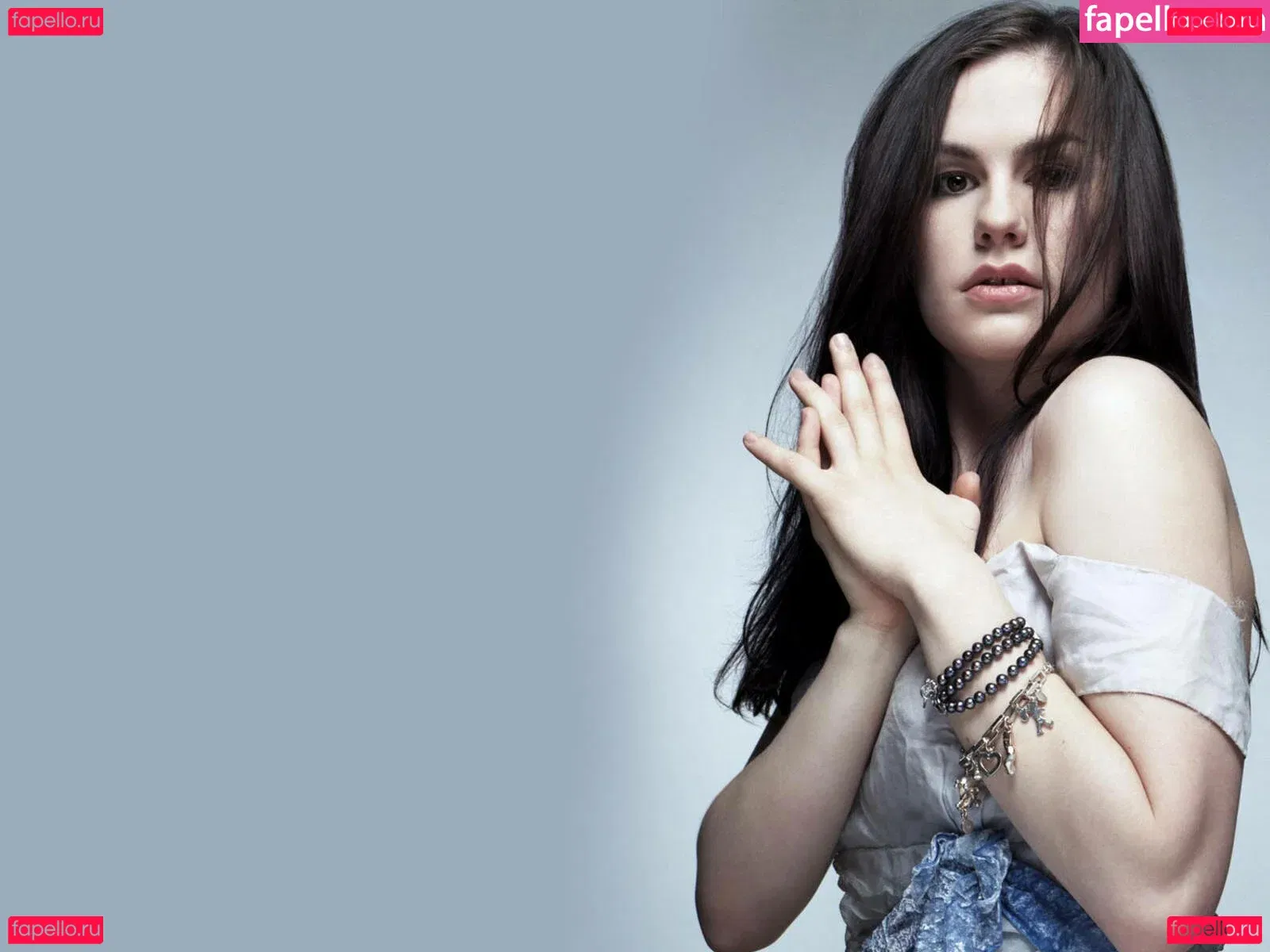 Anna Paquin Onlyfans Photo Gallery 