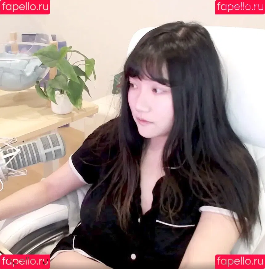 Aria Saki Onlyfans Photo Gallery 