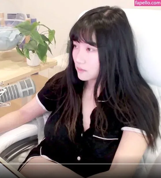 Aria Saki Onlyfans Photo Gallery 