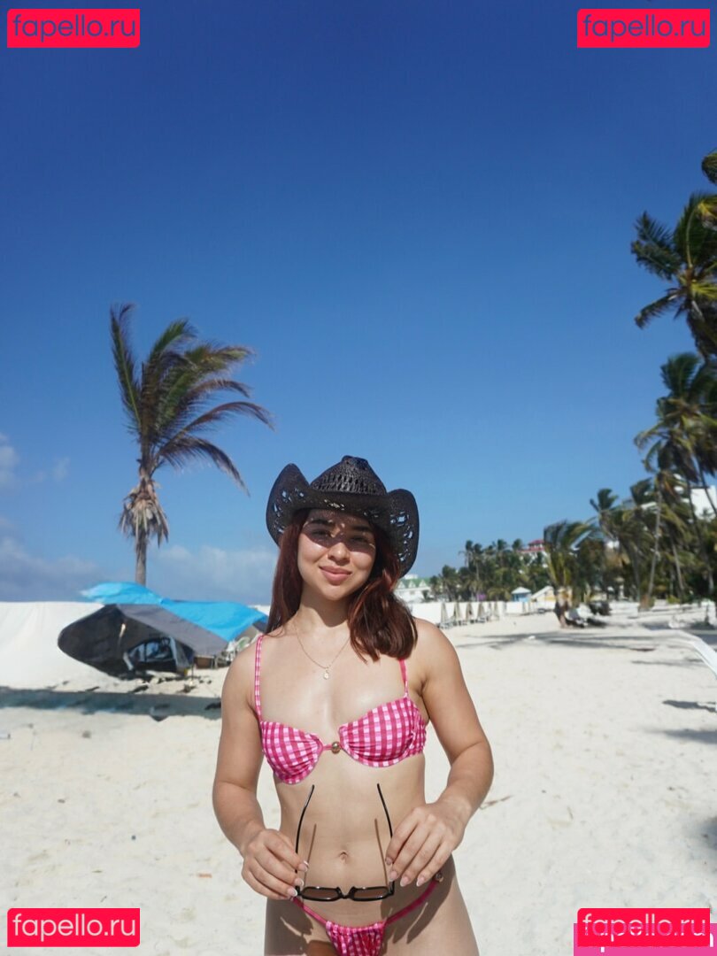 Danna Ricaurte Photo Gallery
