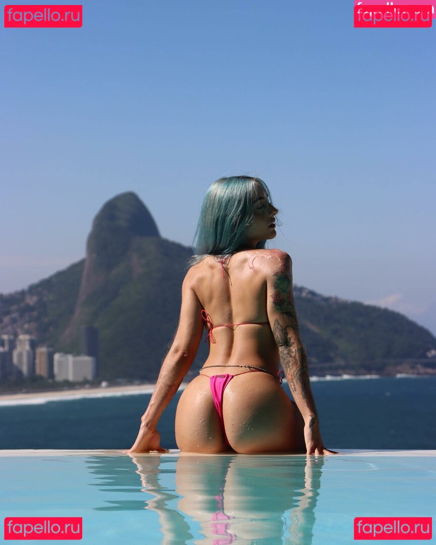 Adriana Lua Photo Gallery