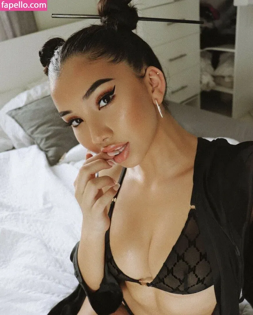 Lumma Aziz Onlyfans Photo Gallery 