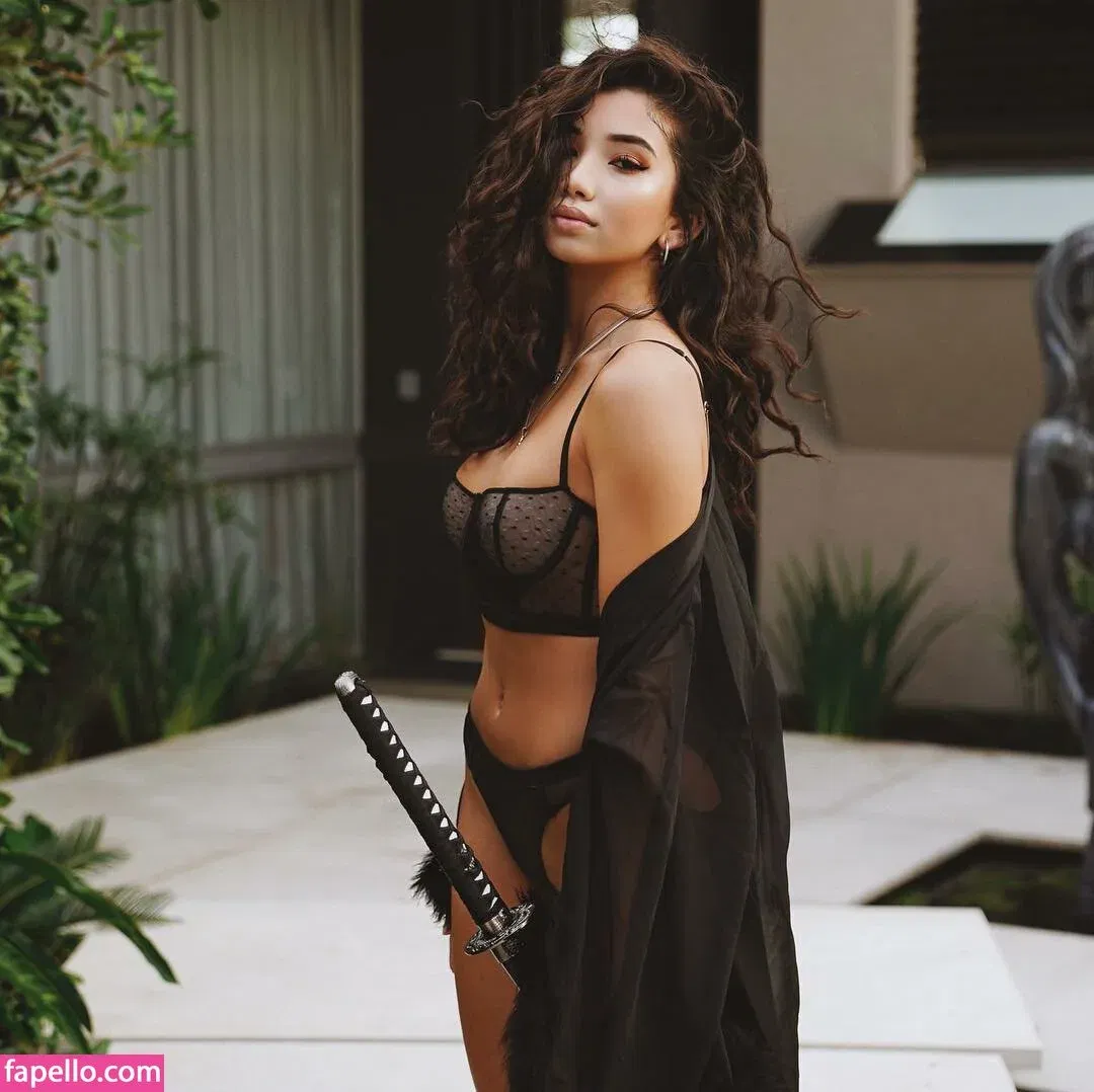 Lumma Aziz Onlyfans Photo Gallery 