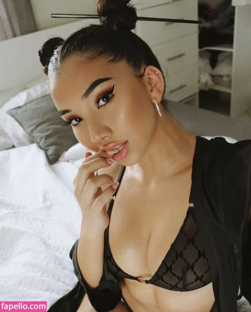 Lumma Aziz Onlyfans Photo Gallery 