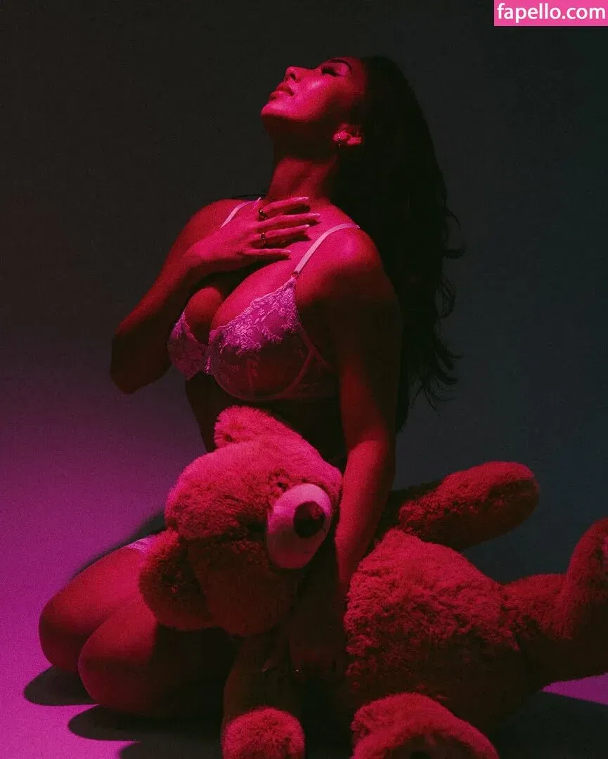 Lumma Aziz Onlyfans Photo Gallery 