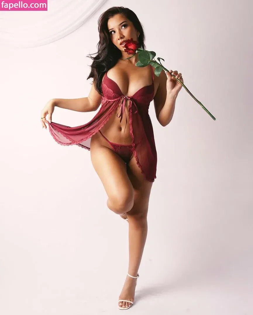 Lumma Aziz Onlyfans Photo Gallery 