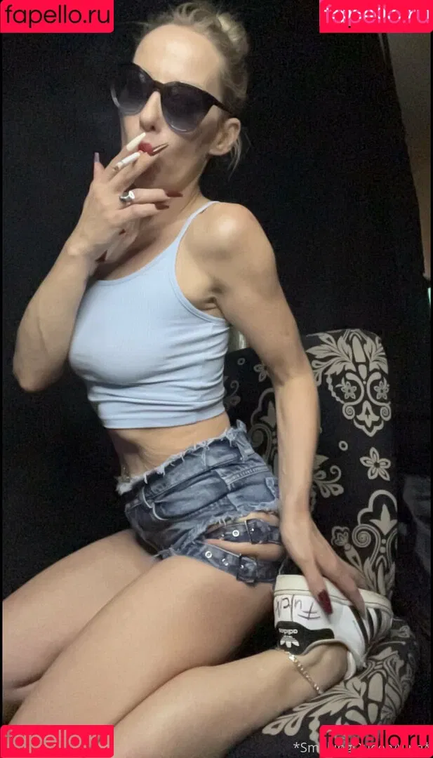 smokingqueenalina Onlyfans Photo Gallery 
