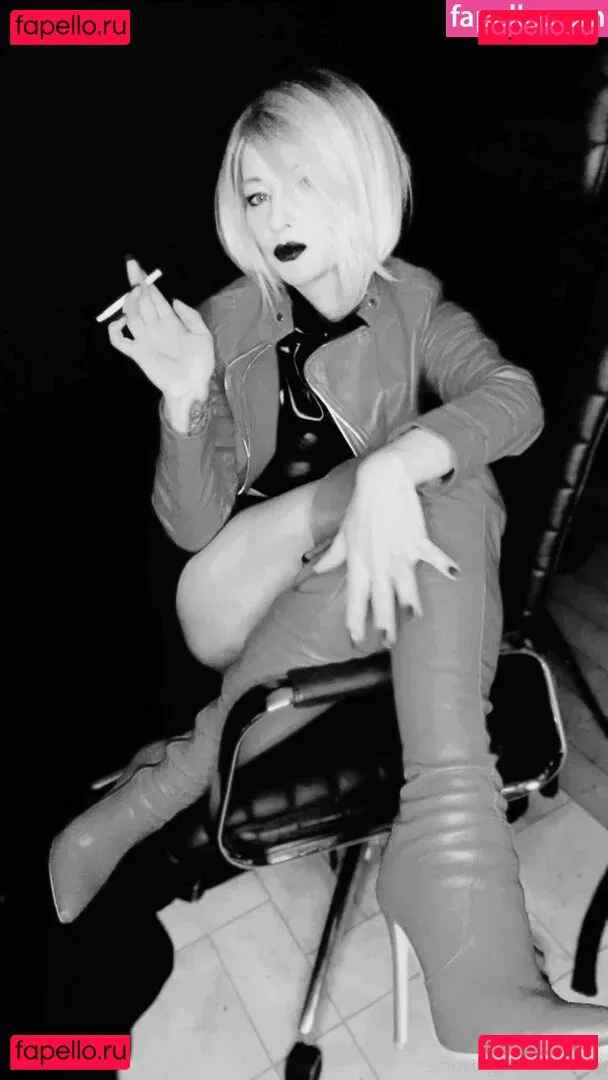 smokingqueenalina Onlyfans Photo Gallery 