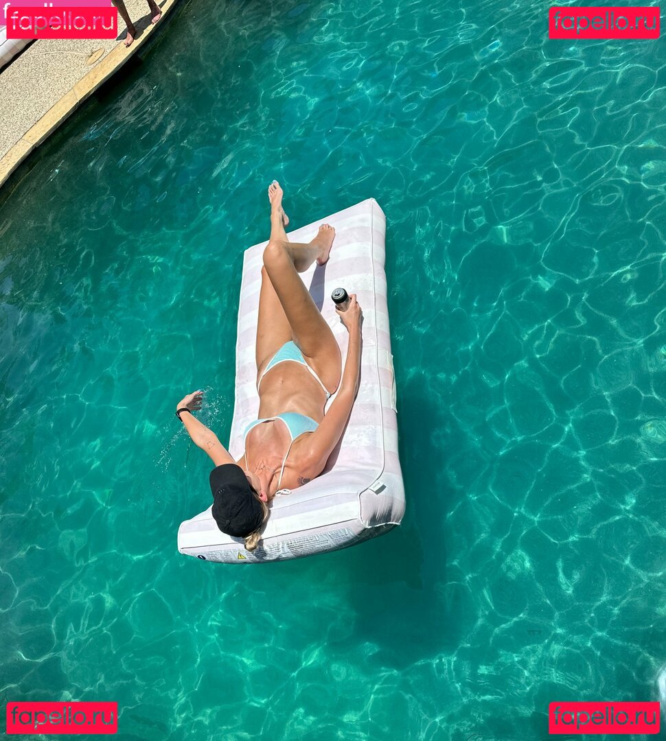 Amazon Allie OnlyFans-Nacktfoto 14