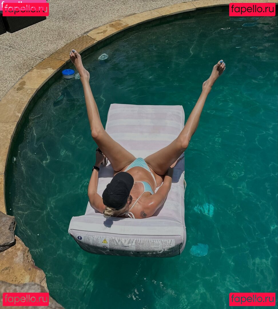 Amazon Allie OnlyFans-Nacktfoto 12