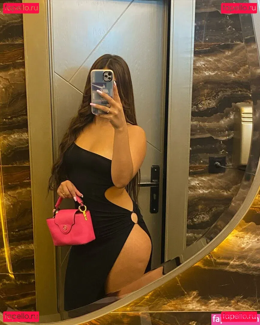 Arab Camgirl Onlyfans Photo Gallery 