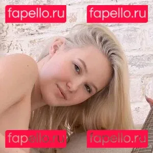 Lolla Elfie Onlyfans Photo Gallery 