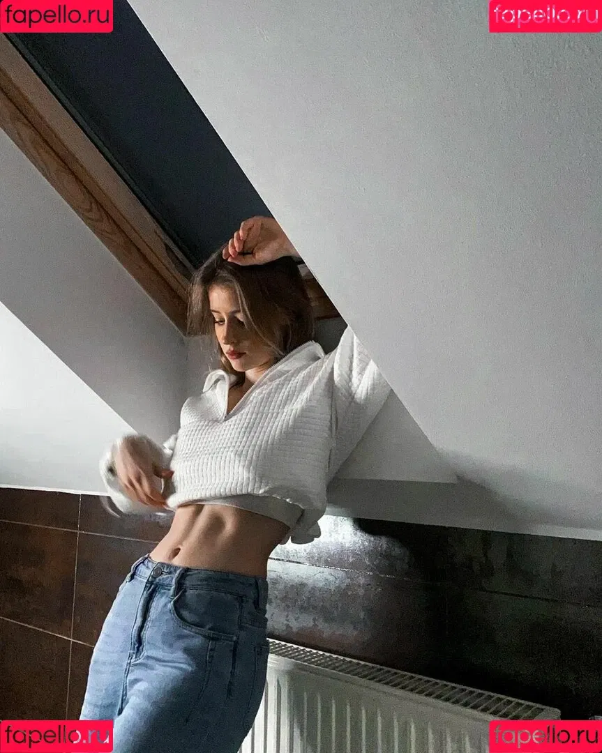 Mira Szalma Onlyfans Photo Gallery 