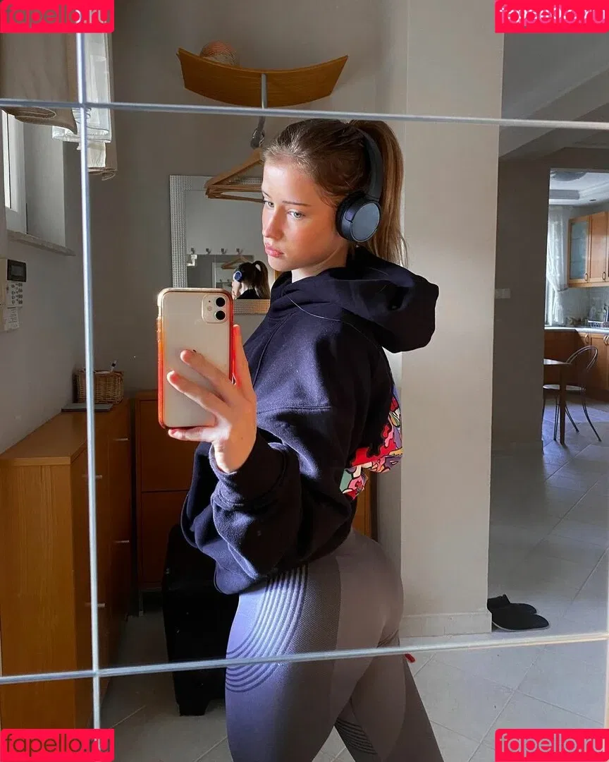 Mira Szalma Onlyfans Photo Gallery 