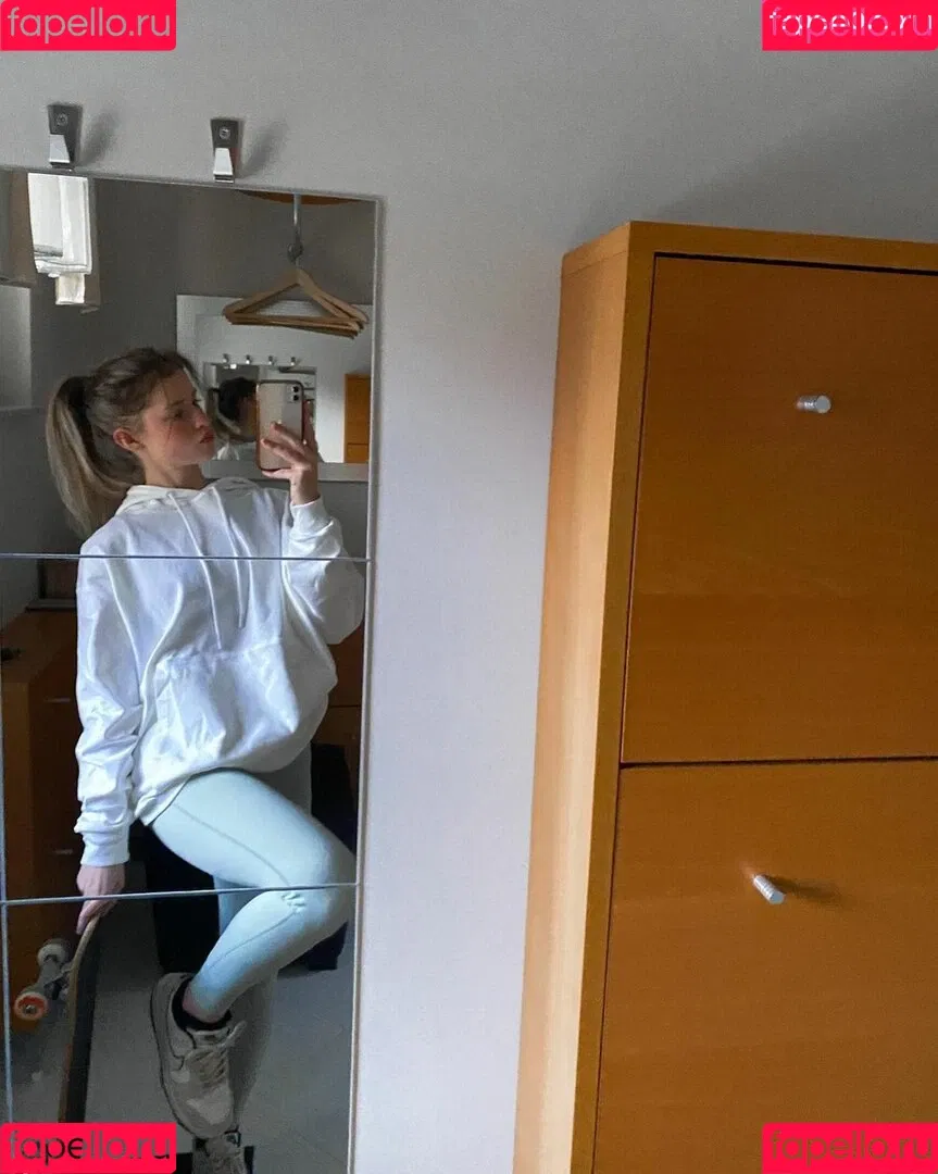 Mira Szalma Onlyfans Photo Gallery 