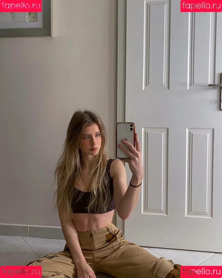 Mira Szalma Onlyfans Photo Gallery 