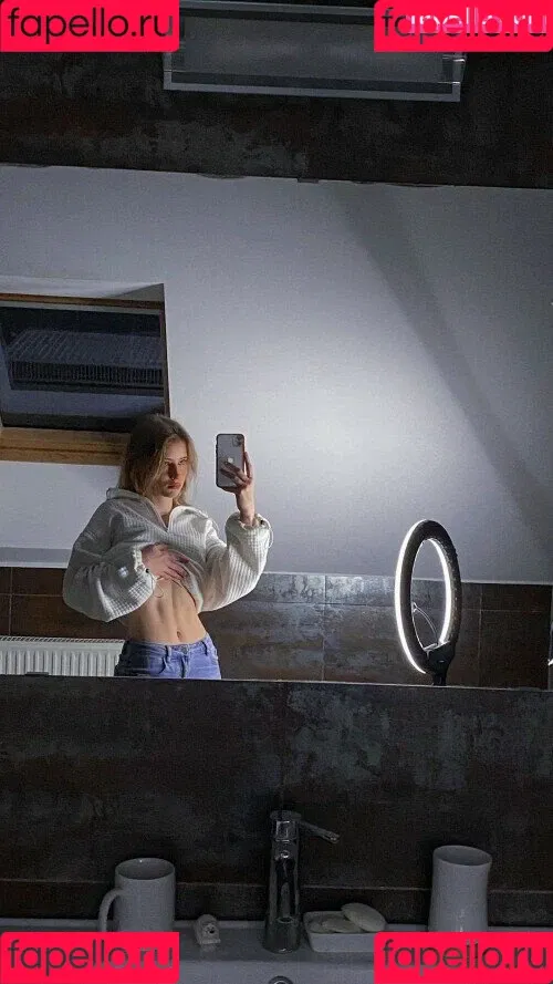 Mira Szalma Onlyfans Photo Gallery 