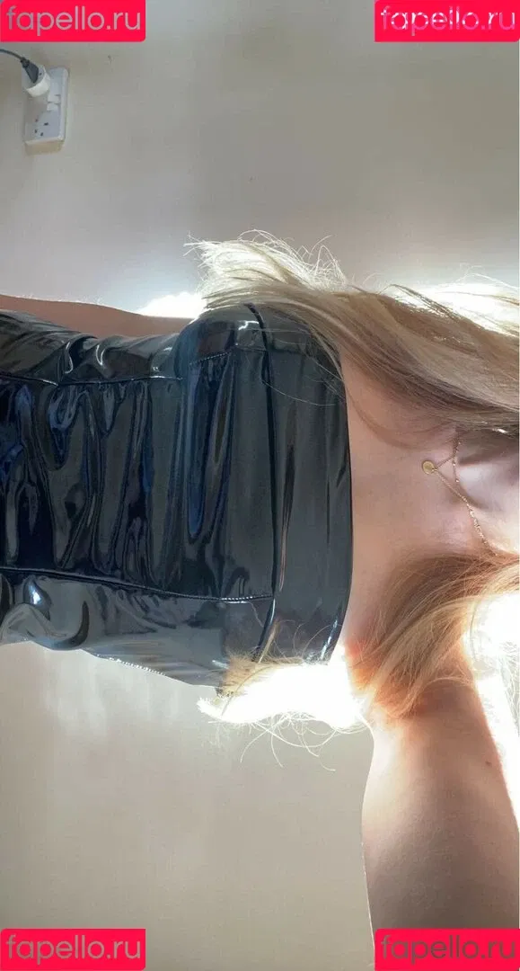 Mira Szalma Onlyfans Photo Gallery 