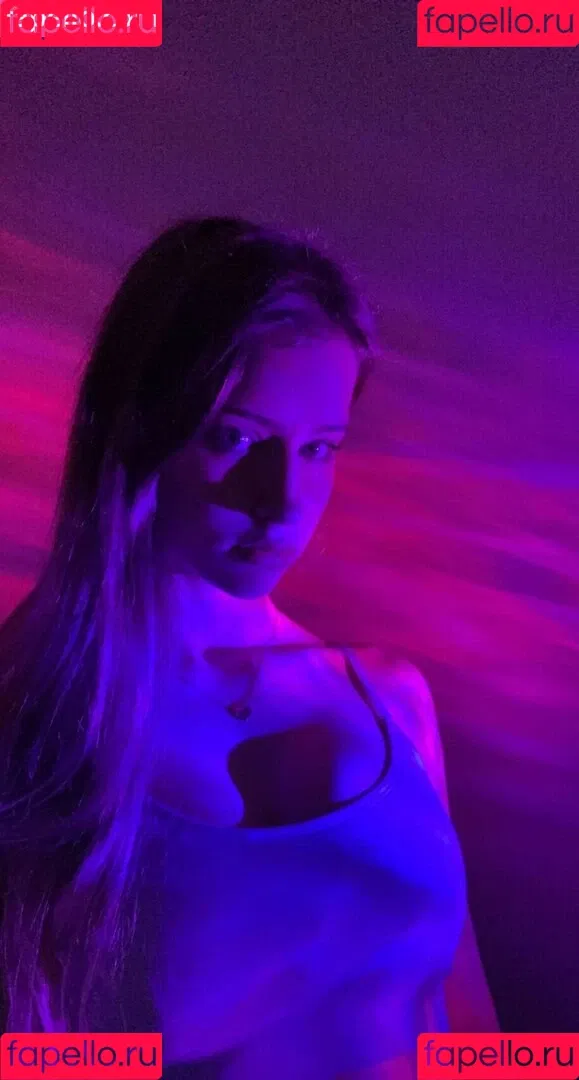 Mira Szalma Onlyfans Photo Gallery 
