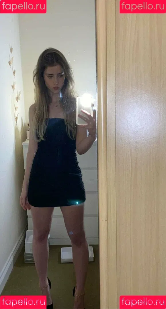 Mira Szalma Onlyfans Photo Gallery 