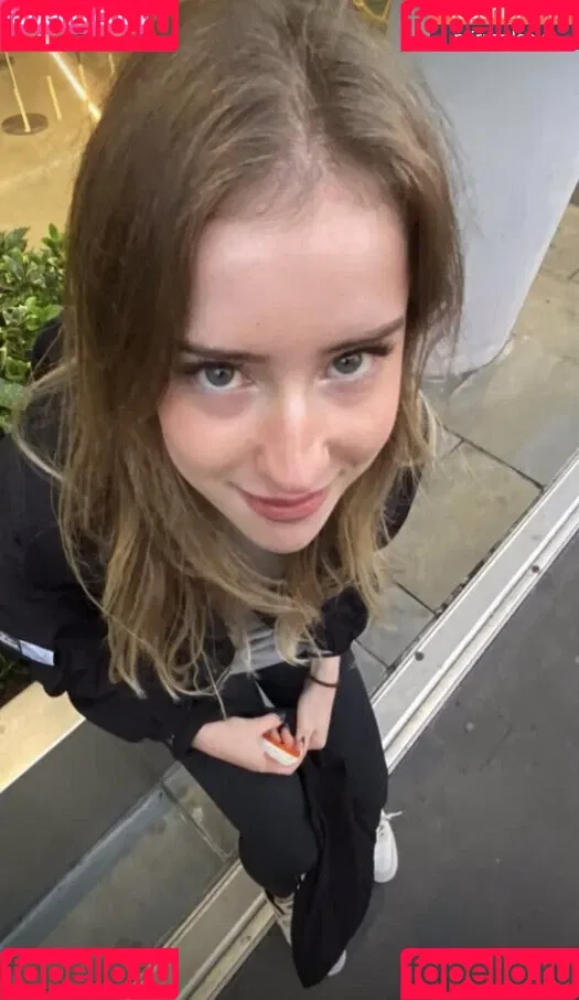 Mira Szalma Onlyfans Photo Gallery 