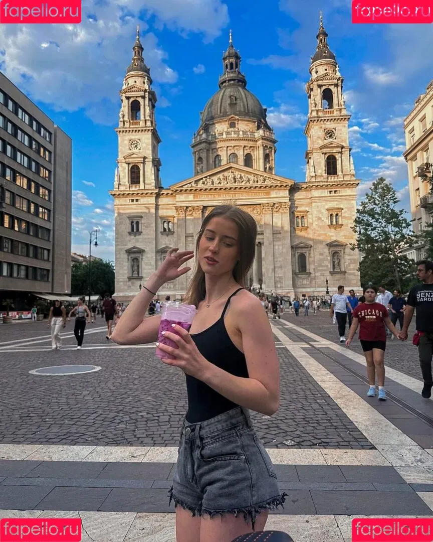 Mira Szalma Onlyfans Photo Gallery 