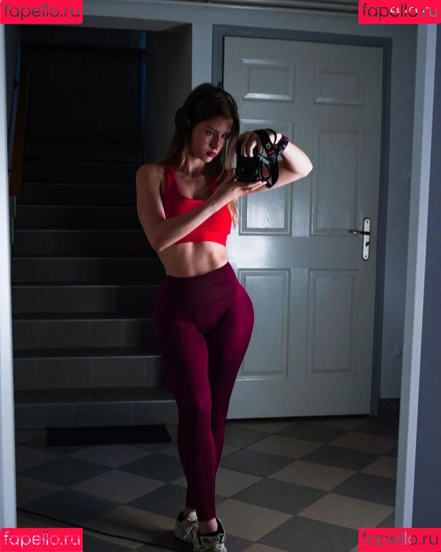 Mira Szalma Onlyfans Photo Gallery 