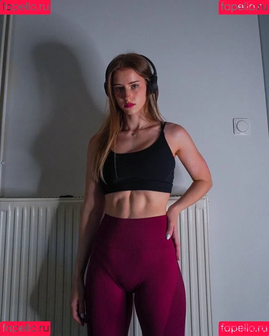 Mira Szalma Onlyfans Photo Gallery 