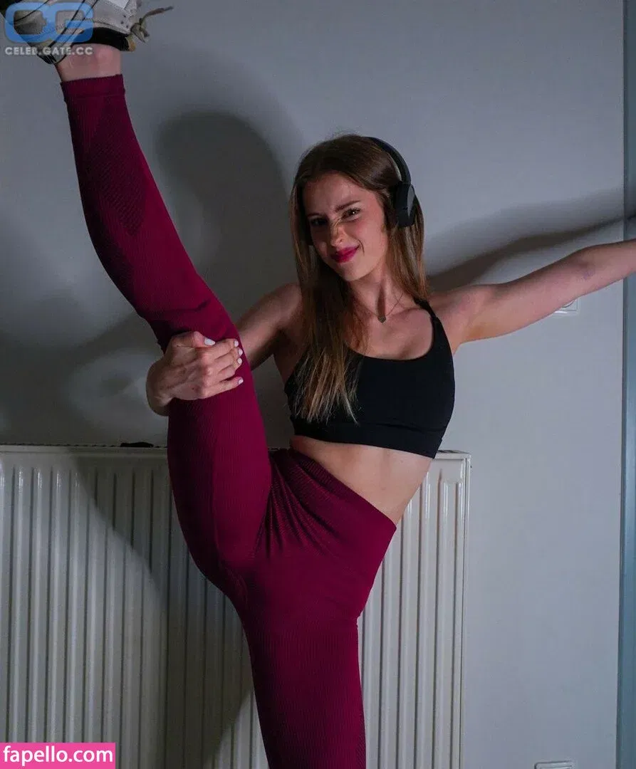 Mira Szalma Onlyfans Photo Gallery 