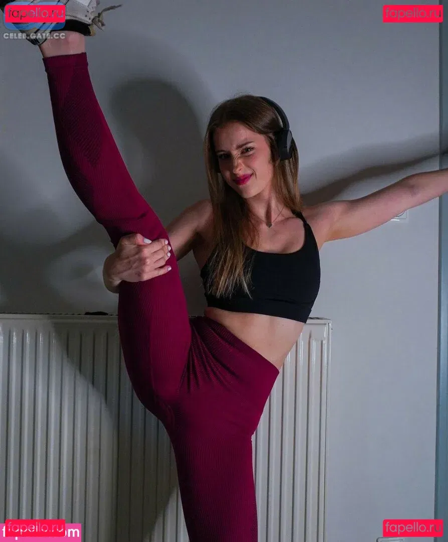 Mira Szalma Onlyfans Photo Gallery 