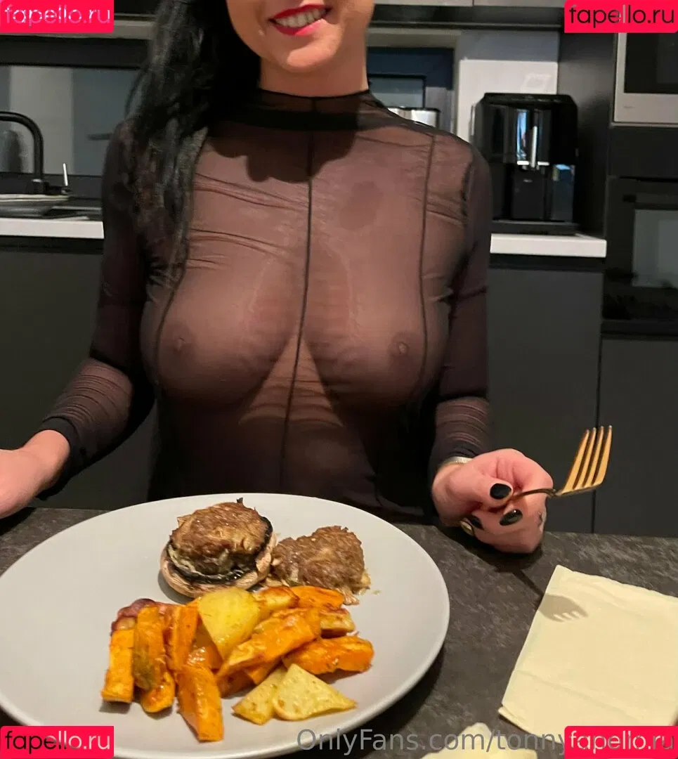 tonnyandmia Onlyfans Photo Gallery 