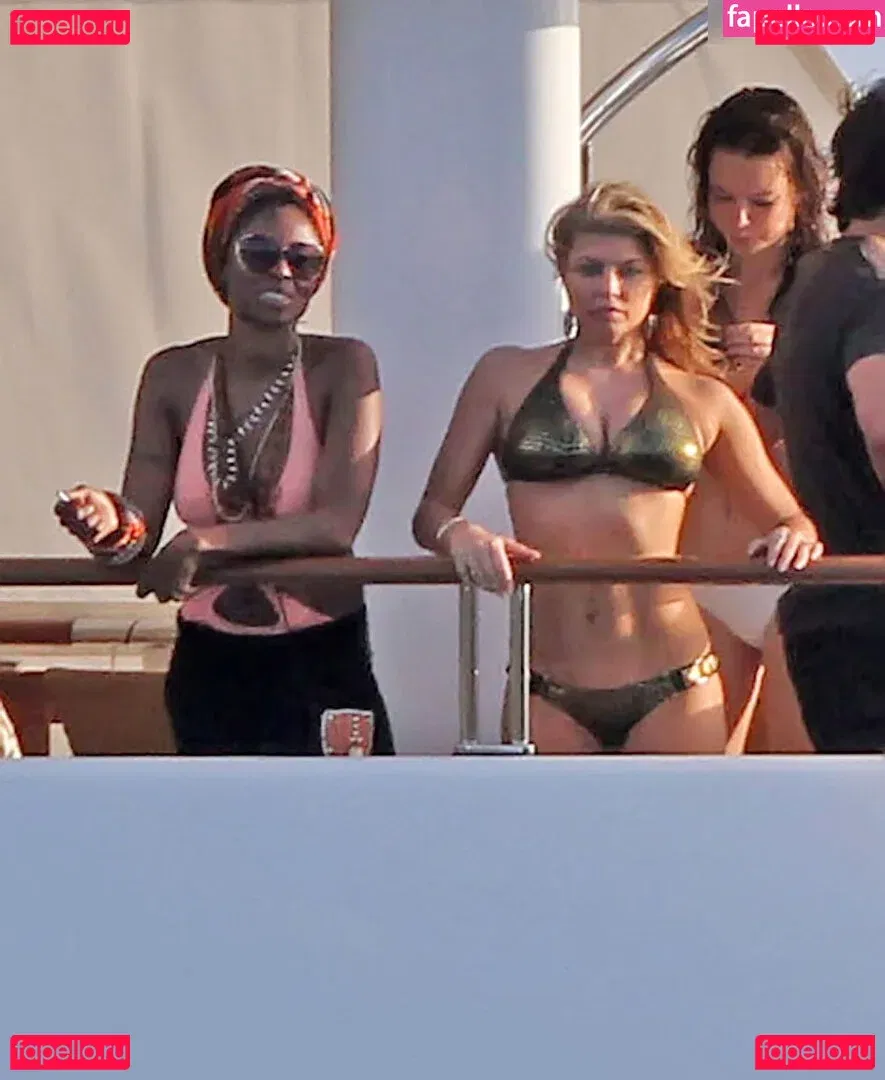 Fergie Onlyfans Photo Gallery 