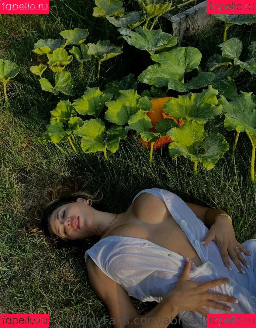 Abroadwithmila Onlyfans Photo Gallery 