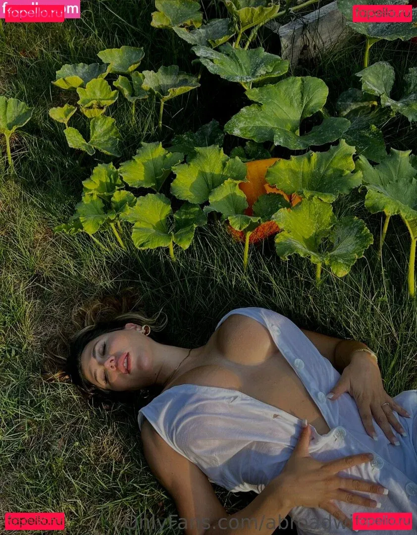 Abroadwithmila Onlyfans Photo Gallery 