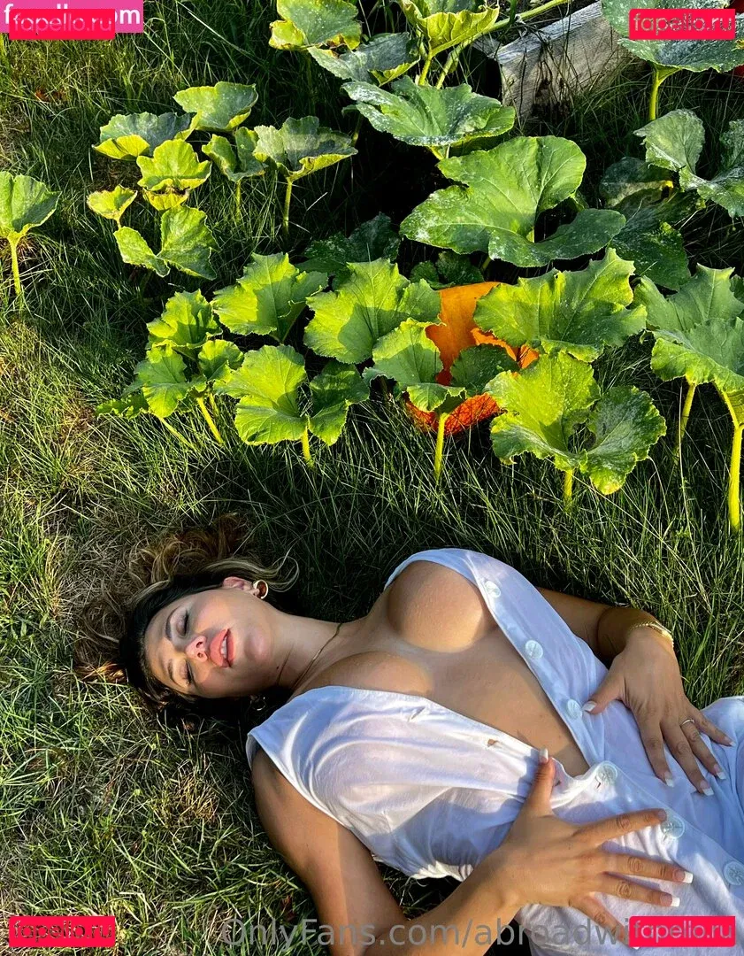 Abroadwithmila Onlyfans Photo Gallery 