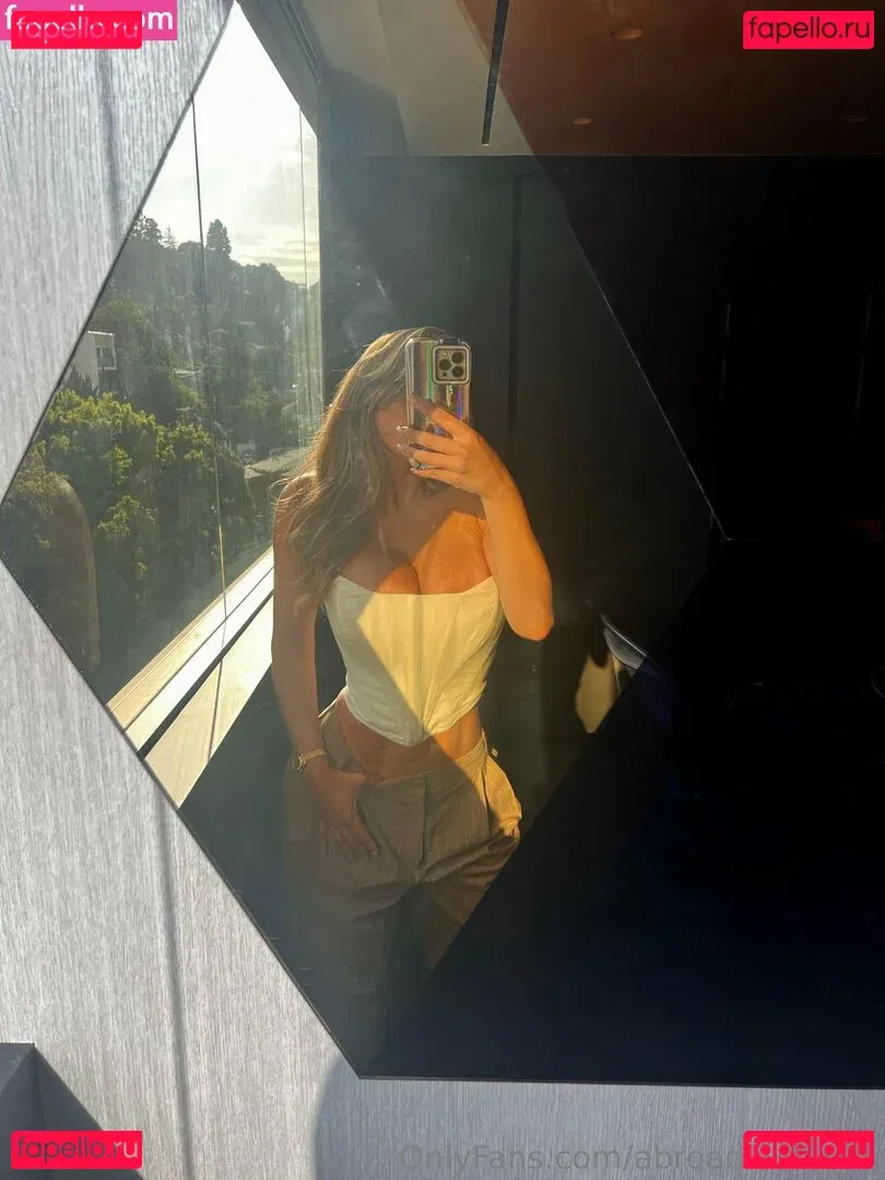 Abroadwithmila Onlyfans Photo Gallery 