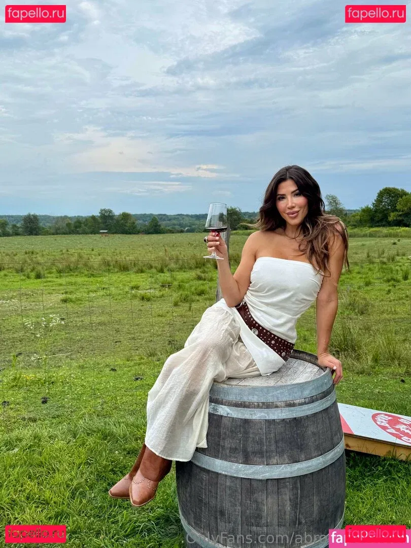 Abroadwithmila Onlyfans Photo Gallery 