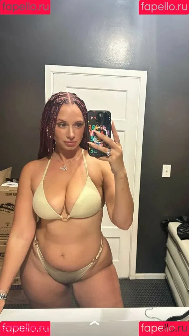 Yesjulz Onlyfans Photo Gallery 