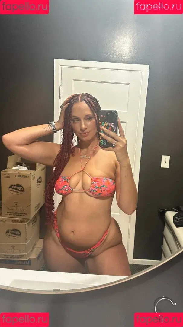 Yesjulz Onlyfans Photo Gallery 