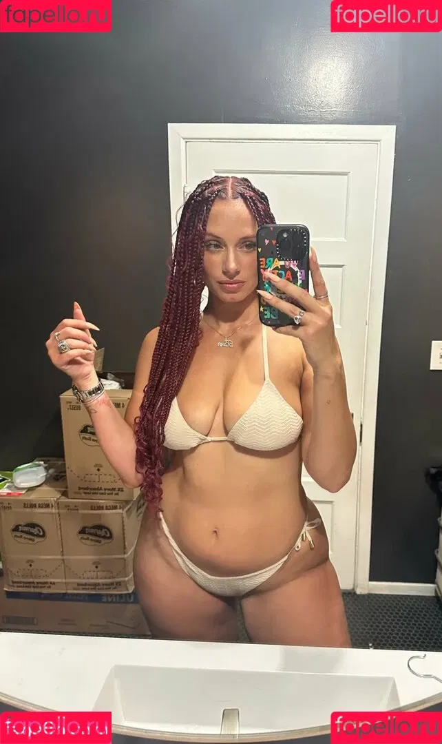 Yesjulz Onlyfans Photo Gallery 