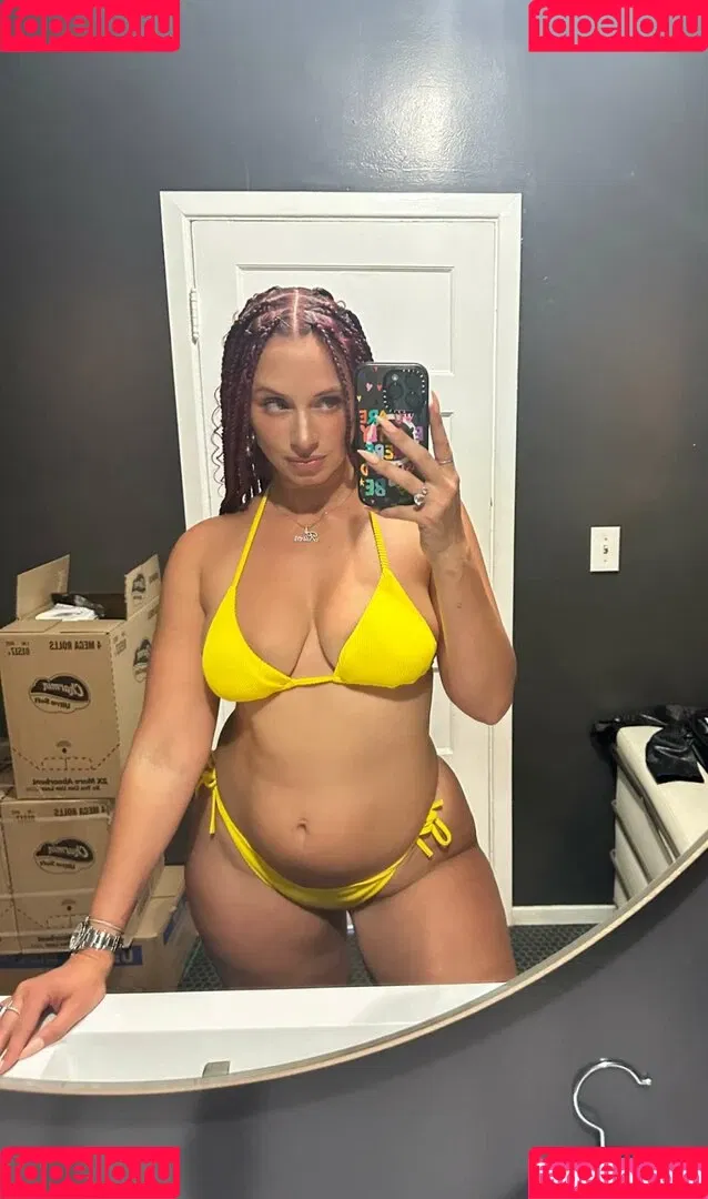 Yesjulz Onlyfans Photo Gallery 